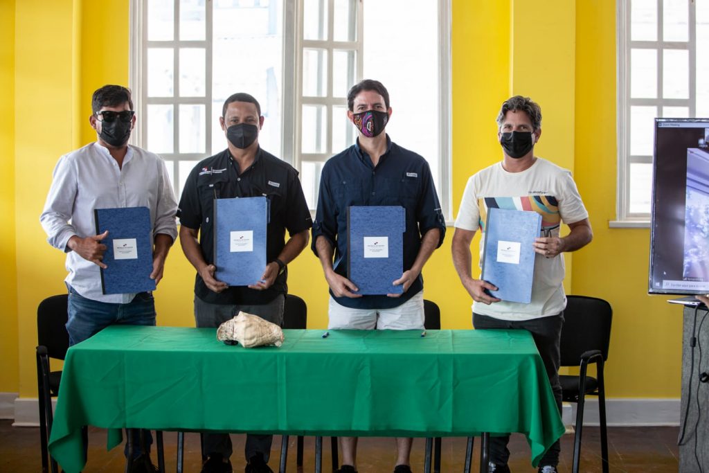 Firman memorándum con el objetivo de convertir a Bocas del Toro en sede del mundial ISA Masters de Surf 2022