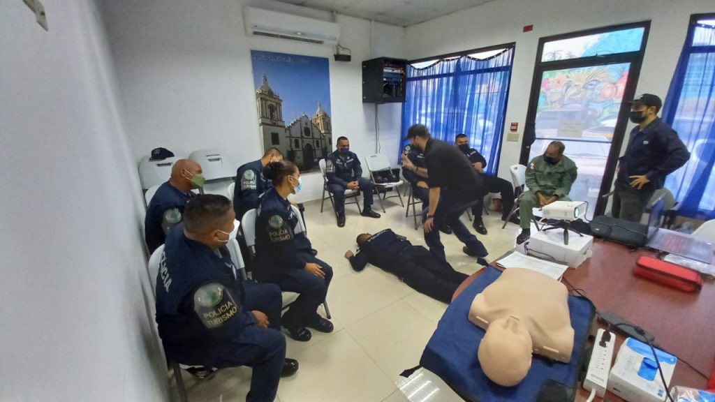 Capacitan a la Policía Ambiental, Rural y Turística en técnicas de seguridad