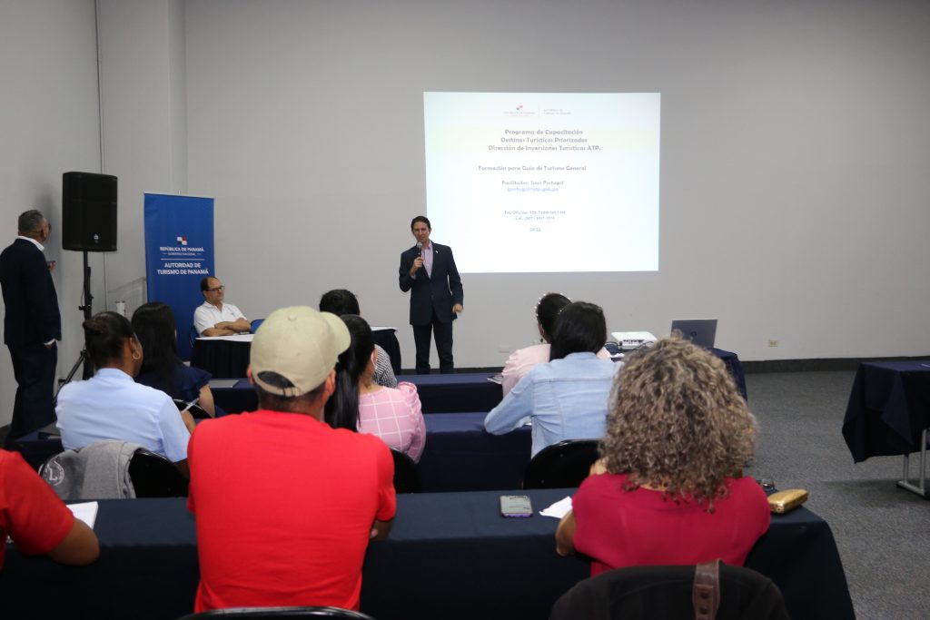 Dictan capacitación de cultura turística a inspectores de Migración y a guías de turismo