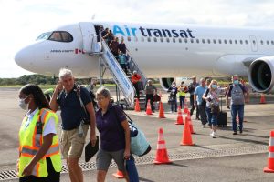 Llega a Río Hato vuelo de Air Transat con 152 pasajeros