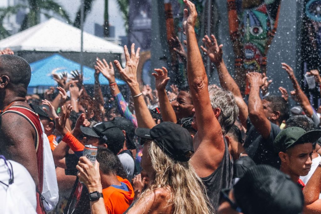 Panameños y extranjeros descargan energía en los culecos del sábado de carnaval