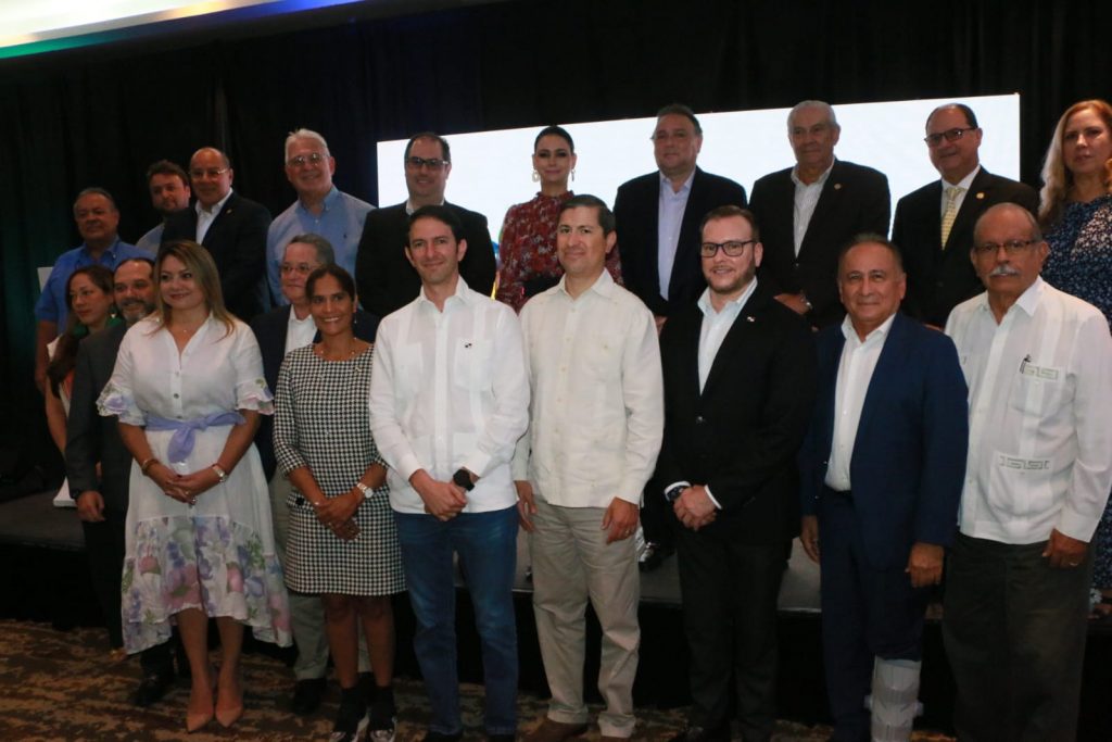 <strong>CAMTUR y PROMTUR unen esfuerzos en la promoción del turismo en Panamá</strong>“/></a></div><div class=