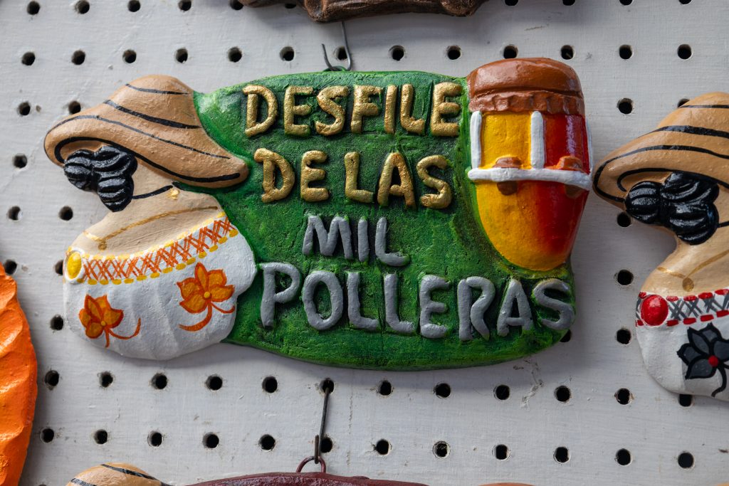 Los Santos invita a descubrir un destino completo durante la semana del Desfile de las Mil Polleras