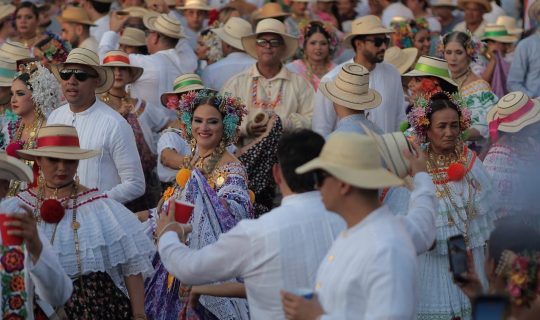 Desfile de las Mil Polleras 2026 consolida su impacto turístico con más de 288 mil asistentes y un aporte económico superior a B/.43 millones