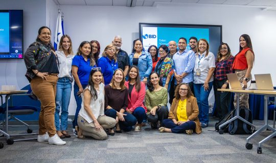 Fundación Ola Igualdad, ATP y BID impulsan la comunicación inclusiva en el sector.