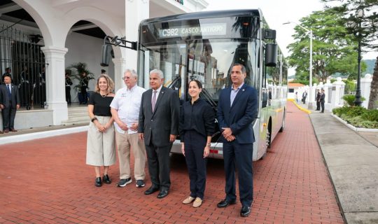Presidente Mulino anuncia inicio de operaciones de cinco nuevos buses 100% eléctricos en el Casco Antiguo